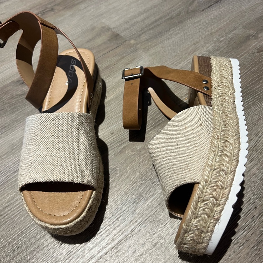 Soda Topic Platform Sandals - Picture 7 of 8
